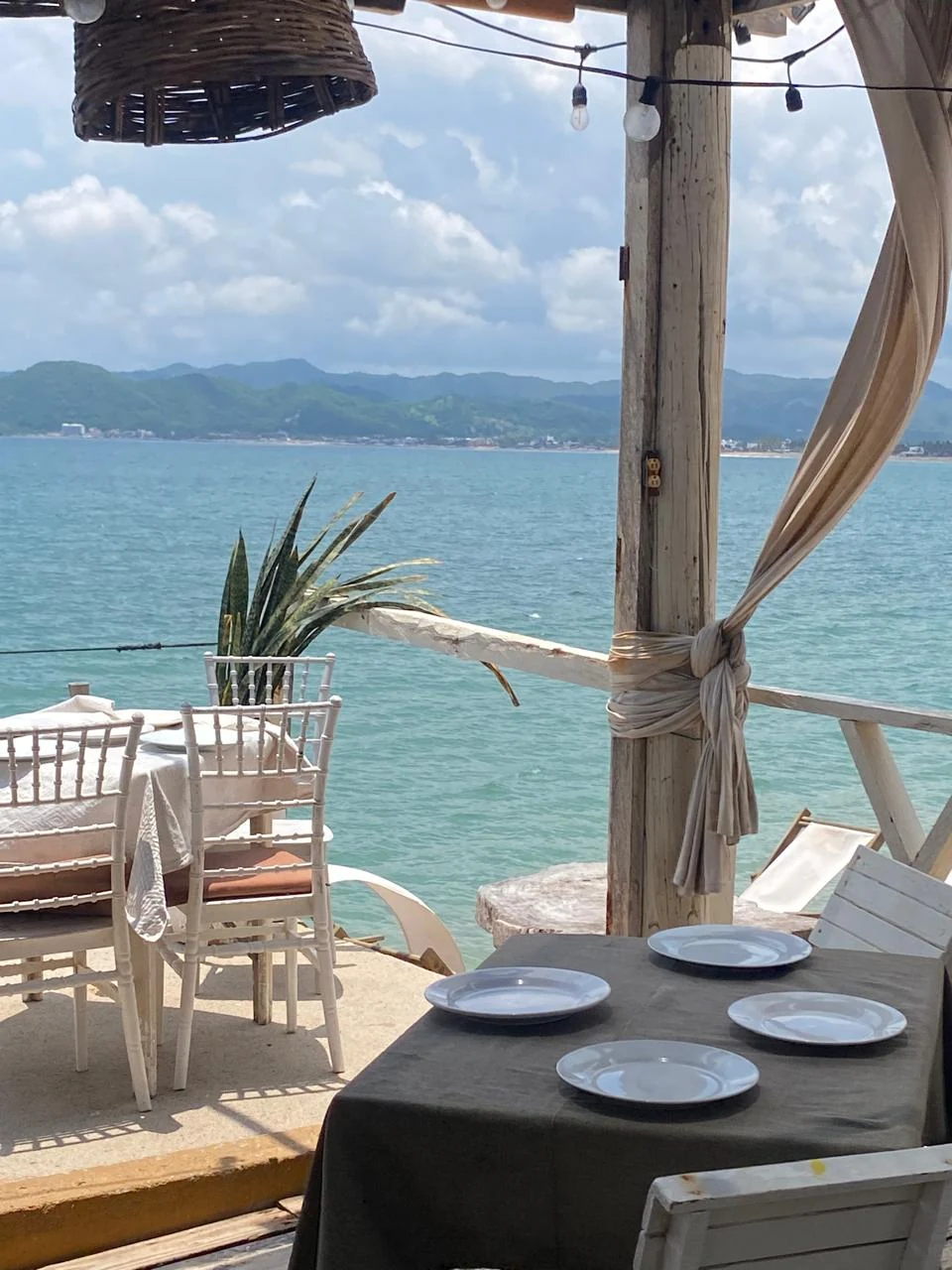 Montaje para un evento frente a la bahía en Grupo Sea Master